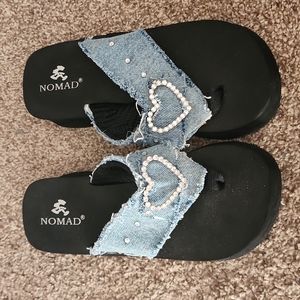 Women's nomad sandals